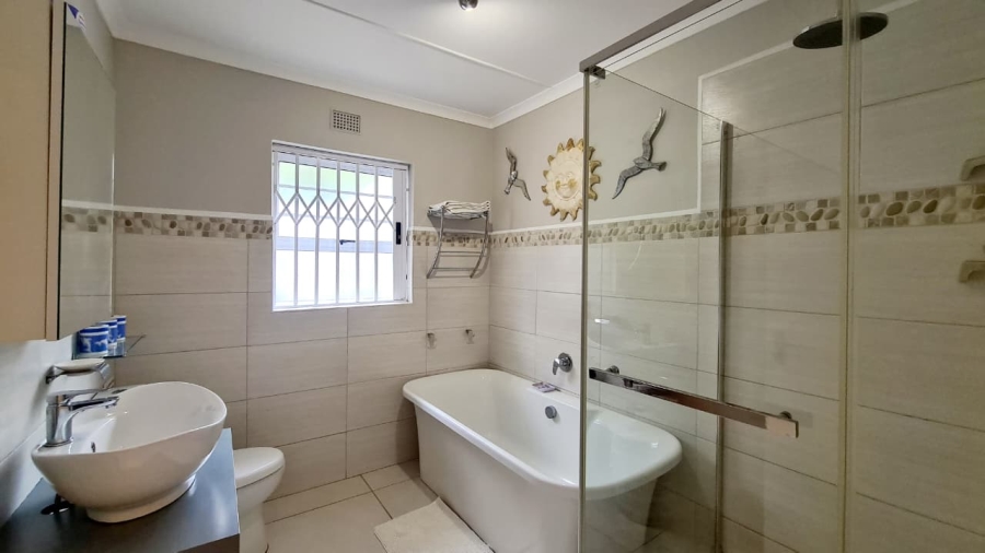 5 Bedroom Property for Sale in Kenton On Sea Eastern Cape